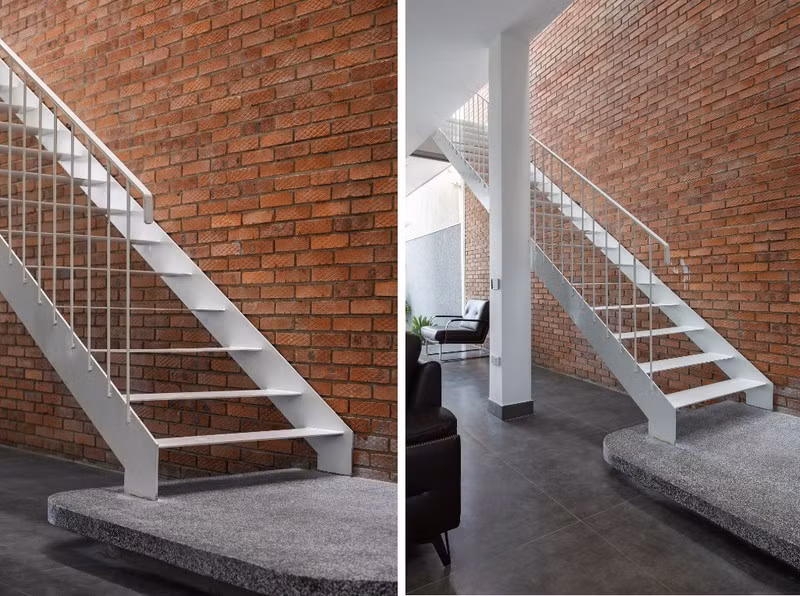 Cầu thang được nâng lên một cấp độ.