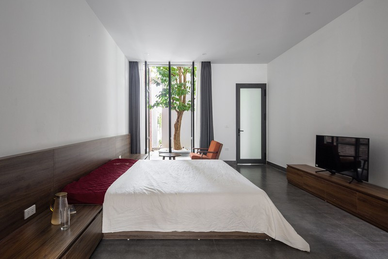 Phỏng ngủ với lối bài trí đơn giản, tiết giảm các chi tiết về nội thất và chú trọng vào công năng sử dụng.