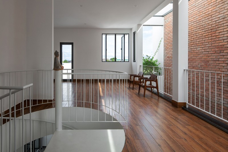 Tầng ba là không gian thờ cúng của gia đình.