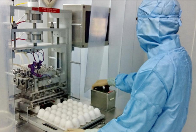 Trong đó, Việt Nam sản xuất được nhiều loại vắc-xin phòng bệnh gồm: lao, sởi, rubella, rota, tả, thương hàn, bạch hầu, ho gà, uốn ván, sởi-rubella… Trong số này, 8 loại vắc xin đã được đưa vào Chương trình tiêm chủng mở rộng quốc gia.