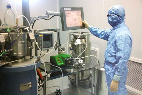 Việt Nam cũng tự hào khi có tên trên bản đồ y học thế giới khi là một trong những nước sản xuất vắc-xin số lượng lớn có thể phòng chống, ứng phó với nhiều đại dịch nguy hiểm.