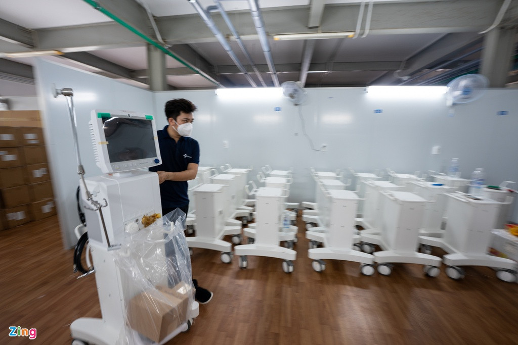 Theo kế hoạch, 100 giường hồi sức ban đầu của trung tâm chính thức hoạt động và nhận bệnh từ ngày 9/8.