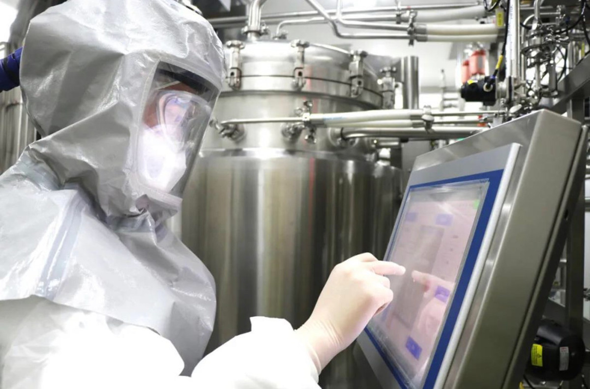 Nằm ở ngoại ô Bắc Kinh, nhà máy mới đưa vào vận hành vào đầu tháng 8 của Trung Quốc giống như cơ sở "ươm" virus để sản xuất vaccine ngừa COVID-19.