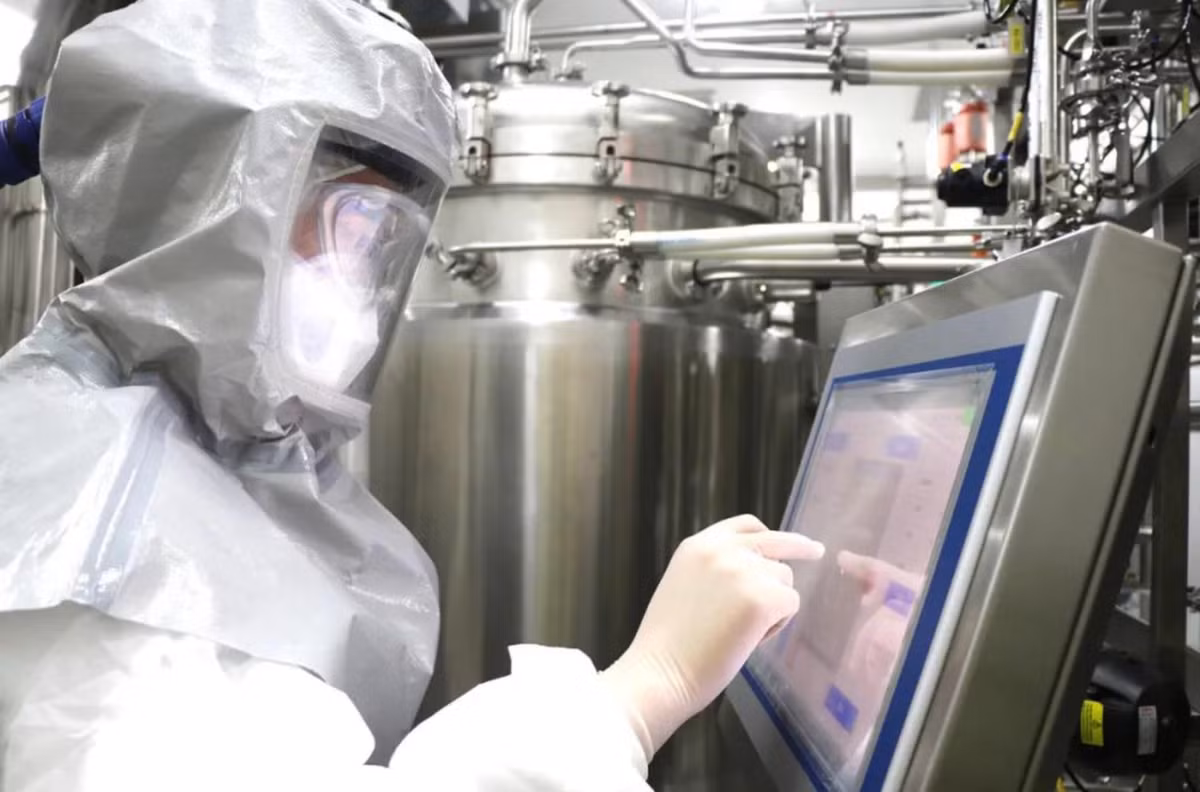 Nằm ở ngoại ô Bắc Kinh, nhà máy mới đưa vào vận hành vào đầu tháng 8 của Trung Quốc giống như cơ sở "ươm" virus để sản xuất vaccine ngừa COVID-19.