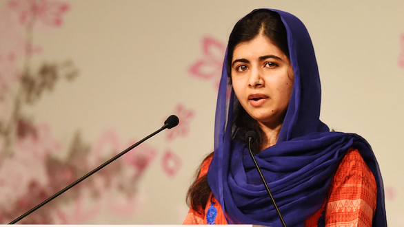 Tương tự như Khatera, Malala Yousafzai cũng là nạn nhân của Taliban. Cô bị Taliban bắn vào đầu vào năm 2012 khi thúc đẩy quyền học tập cho phụ nữ. Sau đó, cô được chuyển đến Anh chữa trị và định cư tại đó sau khi bình phục.