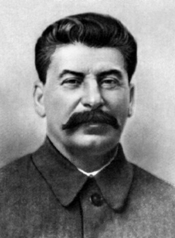 Đến tháng 3/1920, bà Nadezhda sinh cho chồng người con trai và đặt tên con là Vasili Iosifovist Stalin. Sau đó, vợ chồng Stalin đón chào con gái Svetlana Alliluyeva.