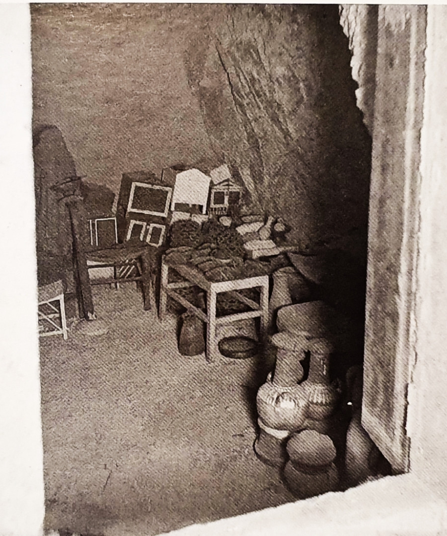 Chức vụ cao nhất mà Kha từng đảm nhiệm là phụ trách quản lý xây dựng lăng mộ hoàng gia Ai Cập ở Deir el Medina.