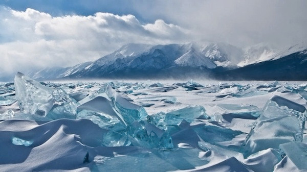 Những thảm kịch tồi tệ này chỉ có thể được cải thiện khi các đại dương phá vỡ lớp băng dày nhờ hoạt động của núi lửa.