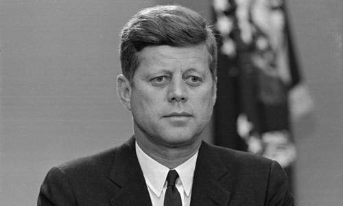 Một số chuyên gia nhận định nếu Tổng thống Kennedy sống sót qua vụ ám sát nguy hiểm trên thì ông có thể tiếp tục dẫn dắt nước Mỹ và đạt được nhiều thành công hơn trong việc phát triển đất nước.