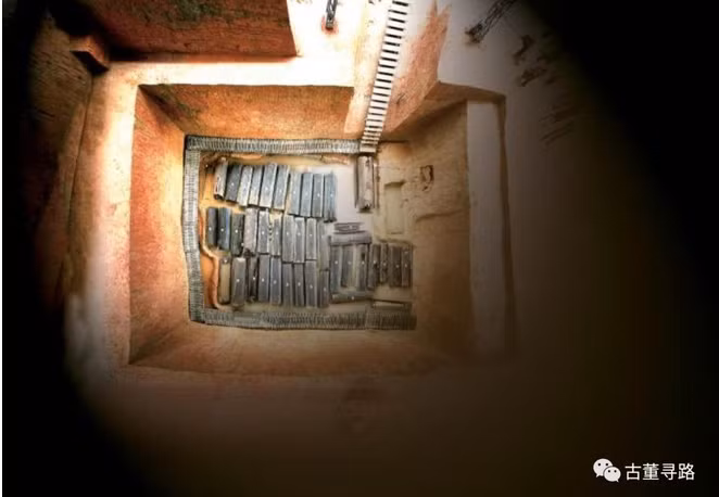 Bật nắp quan tài, hoảng hồn 46 hài cốt "mỹ nhân" thi nhau... phát sáng Bat nap quan tai, hoang hon 46 hai cot