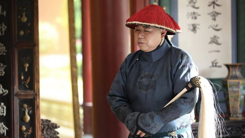 Nếu đổi lại là cung nữ thì với sức khỏe yếu đuối không thể khiêng nổi kiệu hoặc có khả năng làm nhà vua ngã từ trên kiệu xuống.