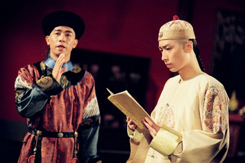 Khi trở thành tâm phúc của nhà vua, thái giám có thể được chủ nhân giao cho trọng trách giám sát các phi tần trong hậu cung và hành động của họ với các quan viên để đề phòng xảy ra việc hai bên cấu kết với nhau gây ra chính biến. Họ cũng được giao nhiệm vụ truyền đọc thánh chỉ quan trọng tới các phi tần, quan lại...