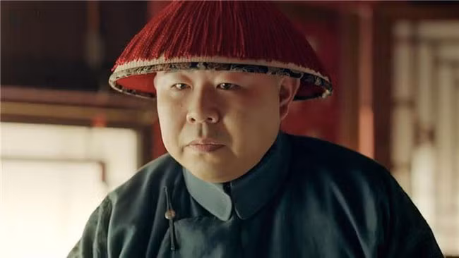 Sở dĩ thái giám được hoàng đế trọng dung, cho đi theo hầu hạ suốt ngày là vì họ làm được nhiều việc mà cung nữ không thể làm. Ví dụ như khi nhà vua không muốn đi bộ thì các thái giám có thể khiêng kiệu.