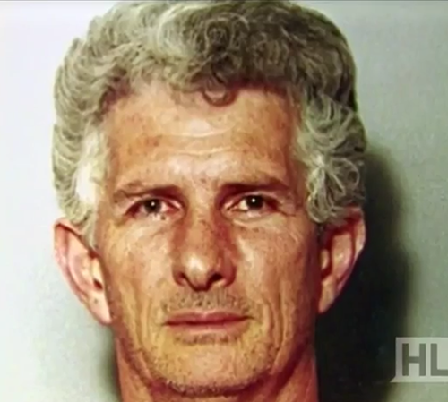 Thông qua lời khai của một số phụ nữ tố cáo bị Charles Albright tấn công, cảnh sát tiến hành điều tra gã. Bằng các nghiệp vụ điều tra, cảnh sát nhanh chóng phát hiện bằng chứng cho thấy gã có liên quan đến vụ sát hại 3 gái mại dâm và cướp mắt của họ.