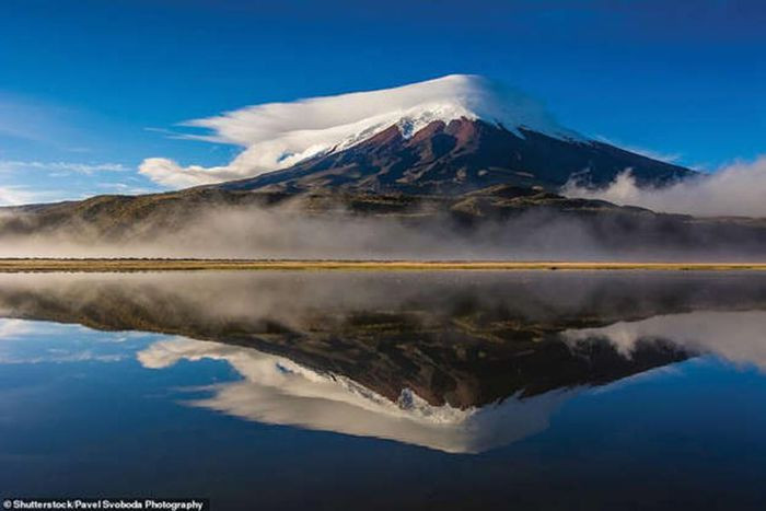 Trong lịch sử, các vụ phun trào lớn nhất của núi lửa Cotopaxi, Ecuador là vào các năm 1742, 1744, 1768 và 1877. Riêng năm 1877, dòng nham thạch đã nung chảy phần băng trên đỉnh núi tạo ra dòng bùn chảy dài hơn 100km xuống Thái Bình Dương.