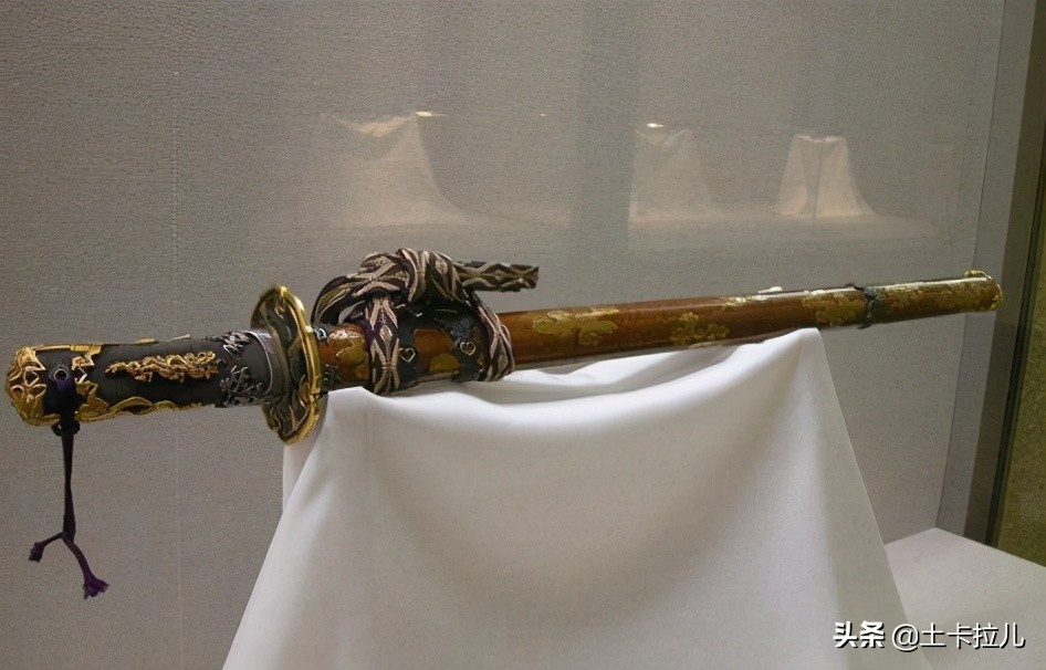 Tay nghề của thợ rèn kiếm góp phần không nhỏ vào việc tạo ra bảo kiếm. Họ được coi là những người "thổi hồn" cho vũ khí.