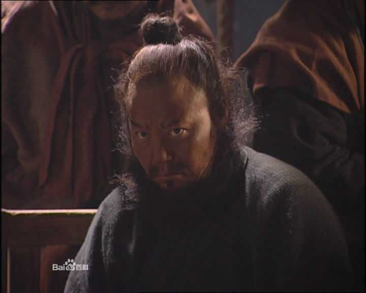 Để tránh xảy ra biến cố, Tống Giang gọi Lý Quỳ đến thành Sở Châu thăm mình. Khi 2 người trò chuyện và uống rượu, Tống Giang bí mật cho thuốc độc vào ly rượu của Lý Quỳ. Tống Giang làm như vậy vì biết chỉ có mình mới kiểm soát được Lý Quỳ.