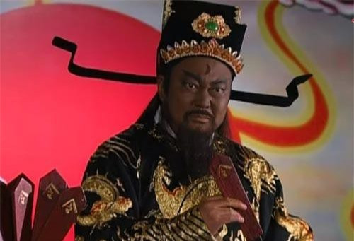 Điều đáng chú ý là trong tang lễ của Bao Công có tới 21 cỗ quan tài. Thông thường, người ta chỉ cần dùng tới 1 quan tài để đặt thi hài người quá cố.