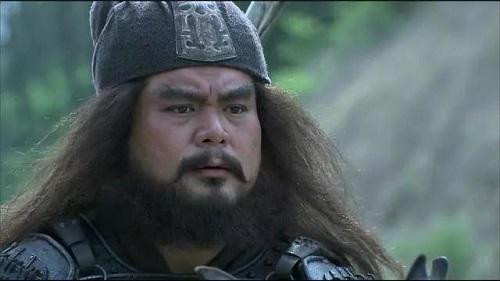 Trương Phi nổi tiếng là người hữu dũng vô mưu. Khi biết tin Quan Vũ bị giết, vị tướng này yêu cầu cấp dưới chuẩn bị sẵn sàng cho việc đánh Ngô và hoàn thành trong 3 ngày. Khi ấy, 2 tướng dưới trướng Trương Phi là Phạm Cương và Trương Đạt nói rằng 3 ngày quá ngắn không thể chuẩn bị đầy đủ và xin cho thêm vài ngày.