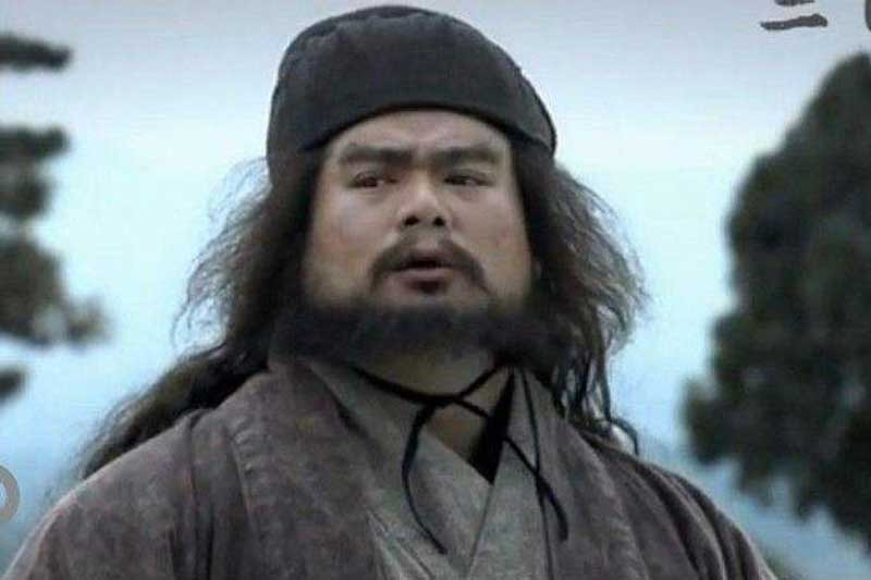 Điều này khiến Trương Phi tức giận và trói họ vào cây đánh mỗi người 50 roi. Sau đó, ông còn bắt họ phải hứa hoàn thành nhiệm vụ nếu không sẽ bị chém đầu. Biết không thể làm xong trong 3 ngày nên Phạm Cương và Trương Đạt cùng nhau giết chết Trương Phi khi ông đang ngủ trong lều.