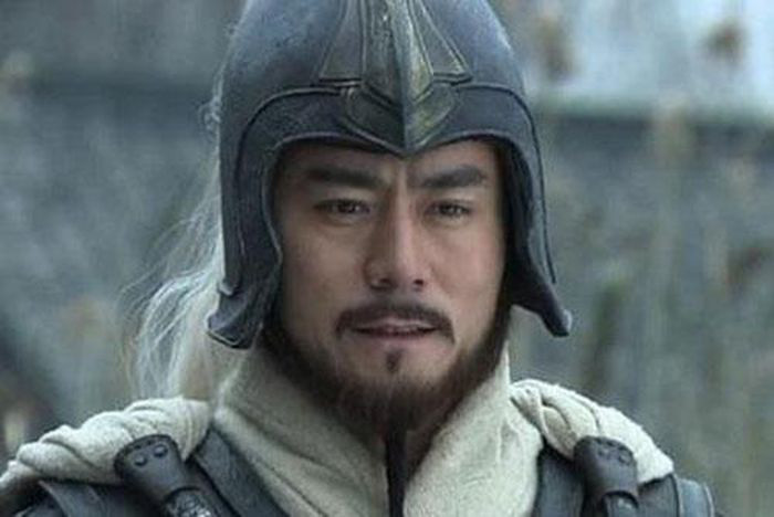 Trong bữa tiệc, Lã Mông uống một chút rượu. Khi đang cầm chén rượu trong tay, ông đột nhiên ném xuống đất. Dân gian đồn rằng, Lã Mông nhìn thấy hồn ma Quan Vũ hiện về nên sợ hãi. Không những vậy, Lã Mông còn bị hồn ma nhập nên đẩy ngã Tôn Quyền, ngồi lên ngai vàng và tự xưng là Quan Vũ. Cuối cùng, Lã Mông chết bất đắc kỳ tử.