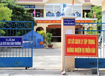 Dinh chi cong tac chu tich xa lo la chong dich