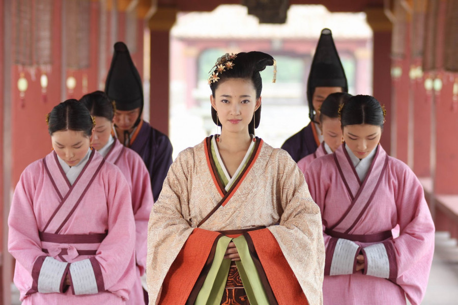 Thông thường, cung nữ có thể được xuất cung khi khoảng 25 - 30 tuổi. Theo quan niệm của người dân Trung Quốc khi ấy, phụ nữ ở tuổi đó được xem là quá lứa lỡ thì để kết hôn.