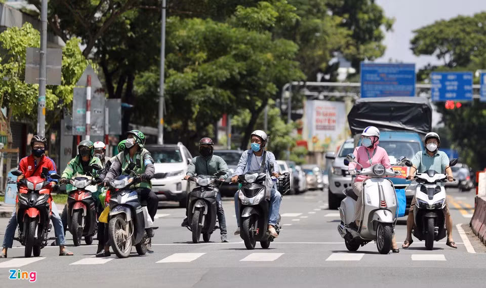 Theo ước tính của cảnh sát, những ngày này mỗi ngày có khoảng 1 triệu lượt người ra đường mỗi ngày cùng với 120.000 phương tiện các loại.