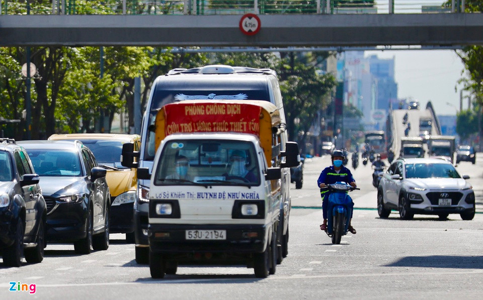 Đường Hoàng Văn Thụ quận Tân Bình lúc 15h30.