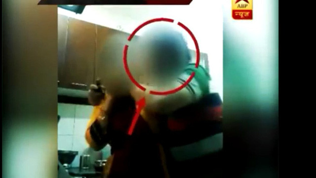 Bi bo chong sam so, con dau dat camera quay len khien ca nha “dung hinh“-Hinh-2