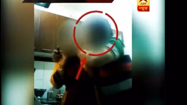 Bi bo chong sam so, con dau dat camera quay len khien ca nha “dung hinh“-Hinh-2