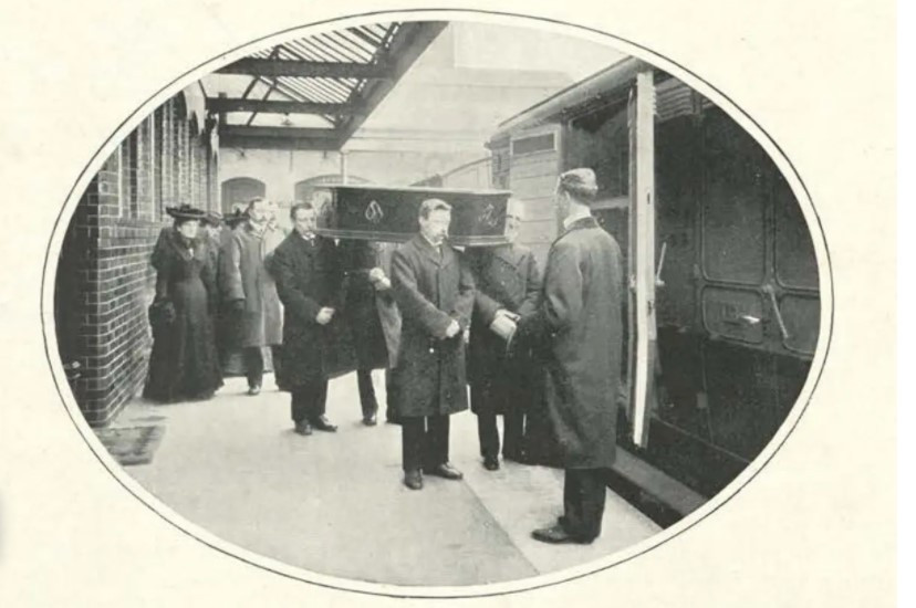 Về sau, doanh nhân Richard Broun và Richard Sprye rút khỏi dự án trên do có những tranh chấp trong nội bộ. Sau 2 năm thi công, công ty London Necropolis đưa nghĩa trang Brookwood vào hoạt động. Vào thời điểm đó, đây là nghĩa trạng lớn nhất thế giới với diện dích gần 2 triệu m2.