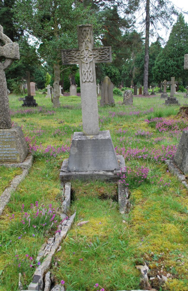 Theo kế hoạch ban đầu, nghĩa trang Brookwood dự định tiếp nhận khoảng 50.000 "cư dân" mỗi năm. Thế nhưng, trong 20 năm đầu đi vào hoạt động, nghĩa trang là nơi chôn cất của khoảng 3.200 người. Sau 100 năm, nghĩa trang Brookwood là "nhà" của 216.000 người quá cố. Con số này thấp hơn so với mục tiêu đặt ra.