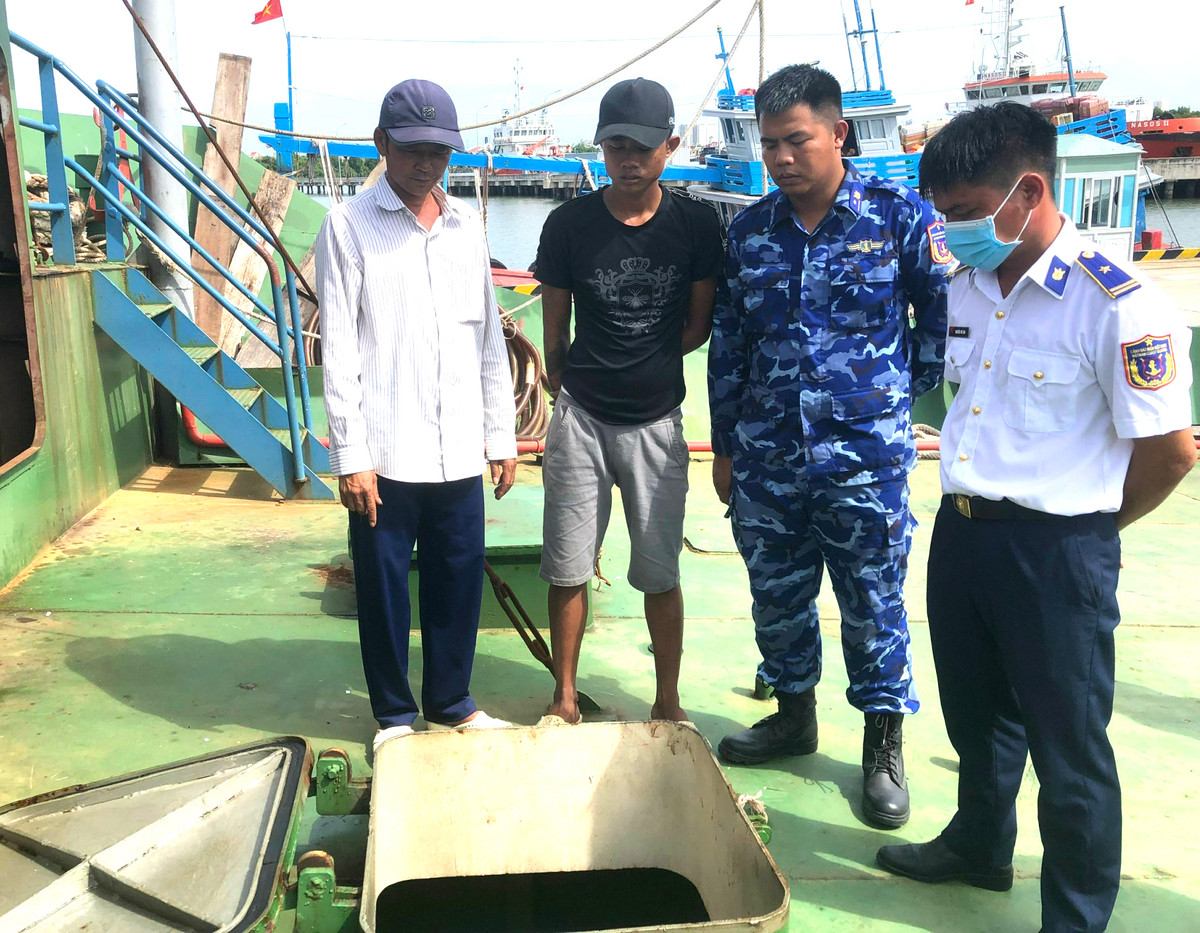 Bà Rịa – Vũng Tàu: Liên tiếp bắt giữ tàu chở dầu lậu Ba Ria – Vung Tau: Lien tiep bat giu tau cho dau lau