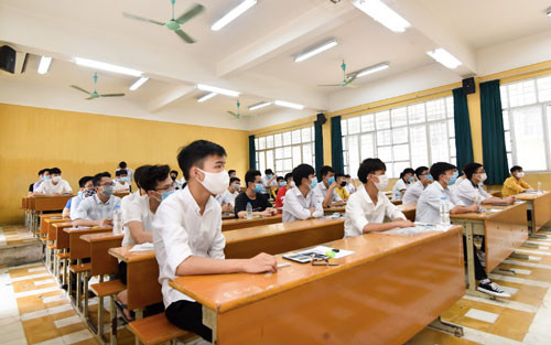 Bà Rịa – Vũng Tàu: Đề thi được vận chuyển ra Côn Đảo bằng trực thăng Ba Ria – Vung Tau: De thi duoc van chuyen ra Con Dao bang truc thang