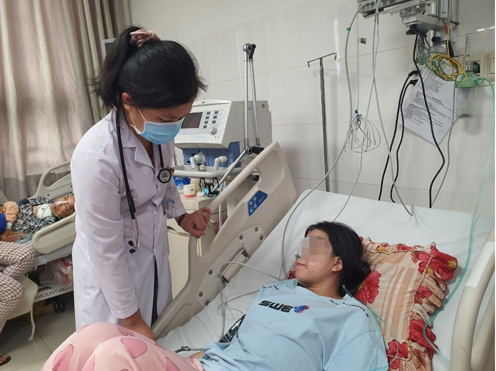 Ba Ria - Vung Tau: Nhieu benh nhan ton thuong gan khi dieu tri sot xuat huyet o nha-Hinh-2