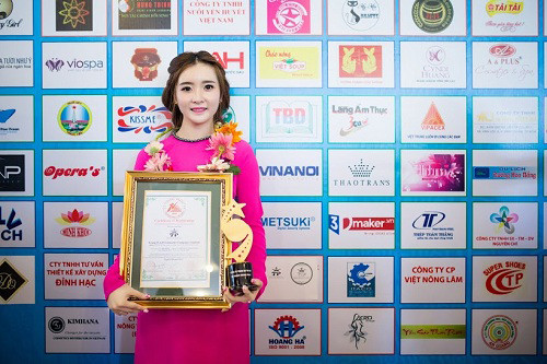 Hot girl 9X xinh dep kiem tien khung 300 trieu/thang-Hinh-2