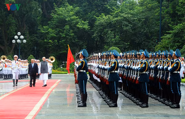 Nhận lời mời của Thủ tướng Nguyễn Xuân Phúc, Thủ tướng Ấn Độ Narendra Modi đã thăm chính thức Việt Nam từ ngày 2-3/9/2016. Đây là chuyến thăm chính thức song phương đầu tiên của Thủ tướng Ấn Độ tới Việt Nam trong 15 năm qua. Ảnh: VOV.