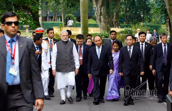 Tại cuộc hội đàm, hai Thủ tướng bày tỏ hài lòng trước sự phát triển sâu rộng và thực chất trên các lĩnh vực hợp tác, đặc biệt kể từ khi hai bên thiết lập quan hệ Đối tác chiến lược năm 2007. Trên cơ sở đó, để đáp ứng nguyện vọng của Lãnh đạo và nhân dân hai nước, phù hợp với lợi ích cơ bản và lâu dài, cũng như mong muốn đóng góp cho hòa bình, ổn định, hợp tác và phát triển ở khu vực và trên thế giới, hai bên nhất trí nâng cấp quan hệ “Đối tác chiến lược” lên “Đối tác Chiến lược Toàn diện”. Ảnh: Vietnamnet.