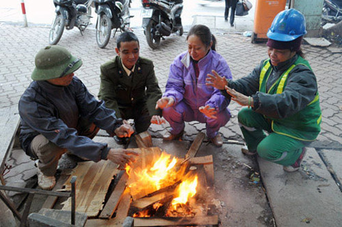 Không khí lạnh cường độ mạnh tràn về nên từ đêm 3/12, các tỉnh miền Bắc chìm trong đợt rét đậm, vùng núi rét hại, nhiệt độ giảm sâu.