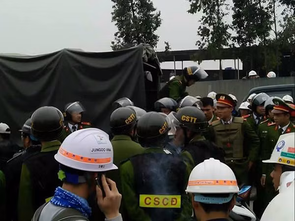 Hang nghin cong nhan tu tap sau vu xo xat o nha may Samsung