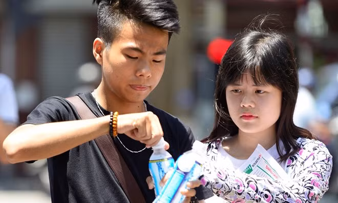 Hà Nội đang ở trong đợt nắng nóng gay gắt. Ảnh minh họa - Nguồn: Zing News.