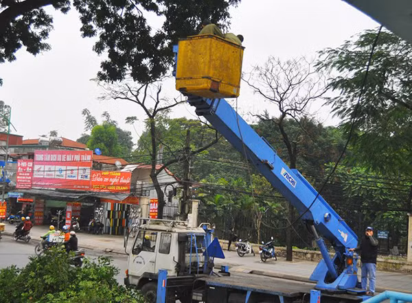 Giá xây lắp hơn nửa cây số đường này chỉ hết gần 1 triệu đô la (khoảng 13 tỷ đồng), trong khi đó giá đền bù GPMB của dự án hết 7 triệu đô la (100 tỷ đồng).