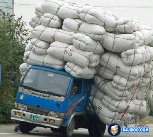 Thật khó tin khi chiếc xe này vẫn chạy băng băng trên đường.