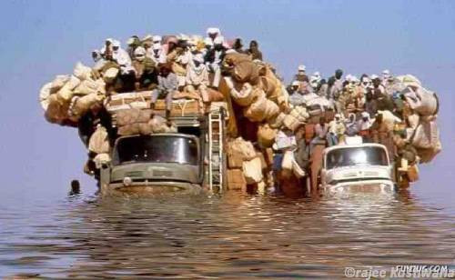 Mỗi lần vượt sông nên phải tận dụng tối đa trọng lượng xe.