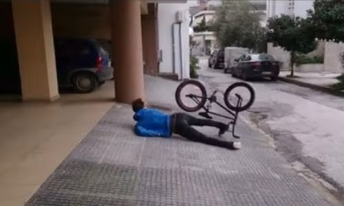 Những cú ngã khó đỡ.