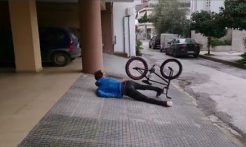 Những cú ngã khó đỡ.