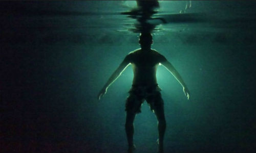 Người đàn ông sống dưới nước trong 10 ngày.