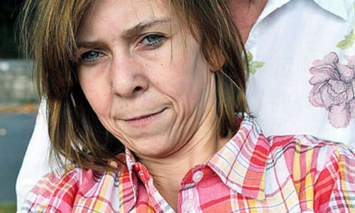 Hình ảnh cô bé 13 tuổi với khuôn mặt phụ nữ 40 tuổi.