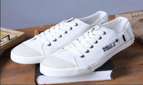 Giày vải trắng tinh chỉ trong vài bước đơn giản.